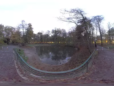 湖泊公园秋季小道阴天HDR